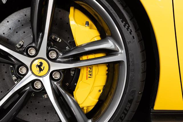 Photo of 2025 Giallo Triplo Strato Ferrari 296 GTS