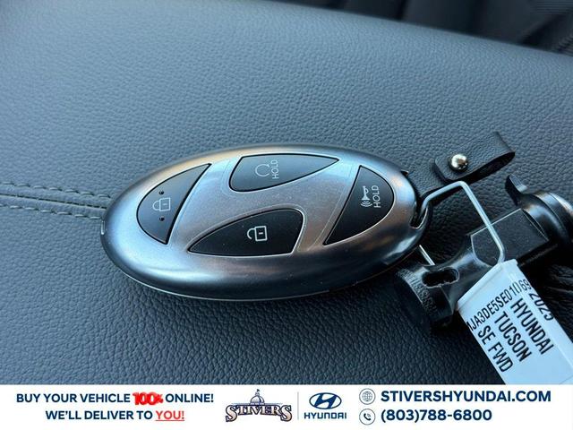Photo of 2025 White Pearl Hyundai TUCSON