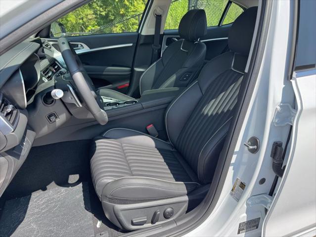 Photo of 2026 Uyuni White Genesis G70