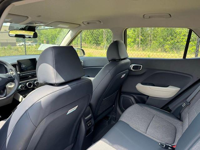 Photo of 2025 Denim w/White Roof Hyundai VENUE