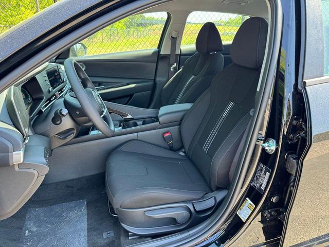 Photo of 2025 Abyss Black Hyundai ELANTRA HEV