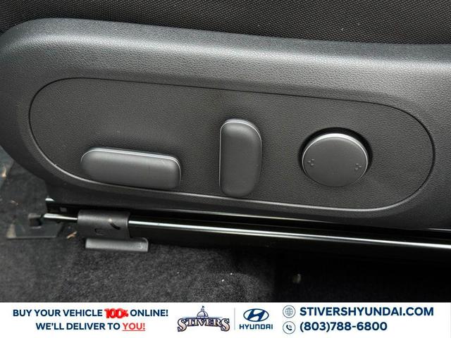 Photo of 2025 Abyss Black Pearl Hyundai KONA