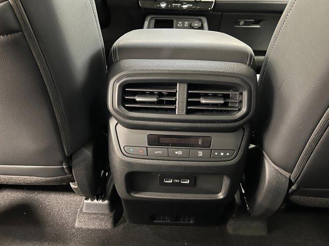 Photo of 2025 Platinum White Pearl Honda Pilot
