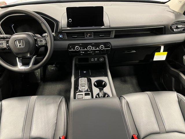 Photo of 2025 Platinum White Pearl Honda Pilot