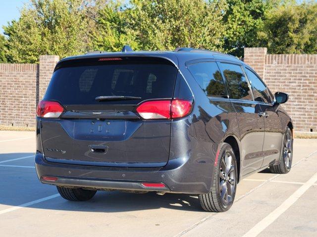 Photo of 2019 Maximum Steel Metallic Chrysler Pacifica