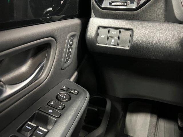 Photo of 2025 Lunar Silver Metallic Honda Pilot