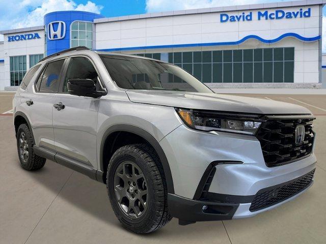 Photo of 2025 Lunar Silver Metallic Honda Pilot