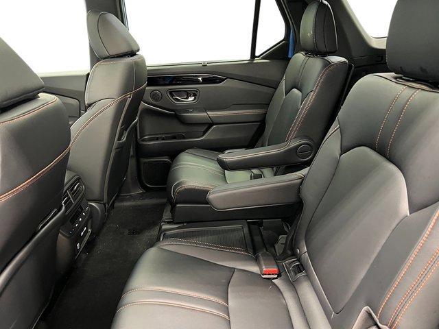 Photo of 2025 Lunar Silver Metallic Honda Pilot