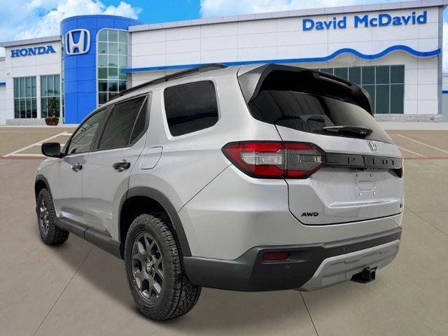 Photo of 2025 Lunar Silver Metallic Honda Pilot