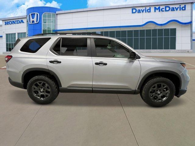 Photo of 2025 Lunar Silver Metallic Honda Pilot