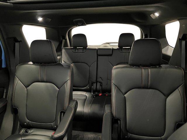 Photo of 2025 Lunar Silver Metallic Honda Pilot