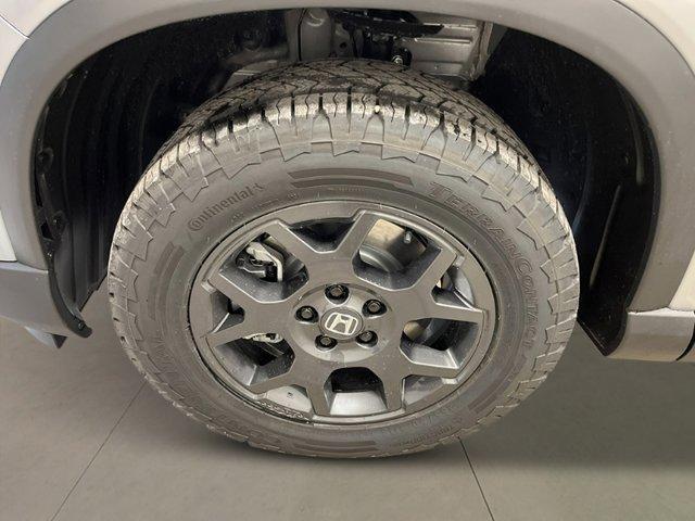 Photo of 2025 Lunar Silver Metallic Honda Pilot