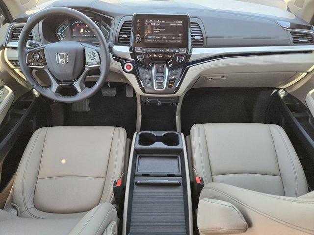 Photo of 2024 Platinum White Pearl Honda Odyssey