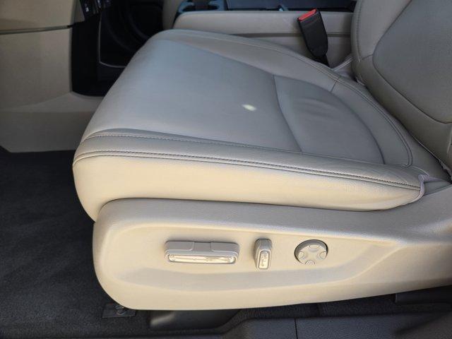 Photo of 2024 Platinum White Pearl Honda Odyssey