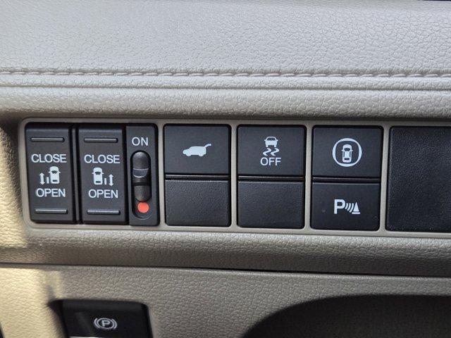 Photo of 2024 Platinum White Pearl Honda Odyssey