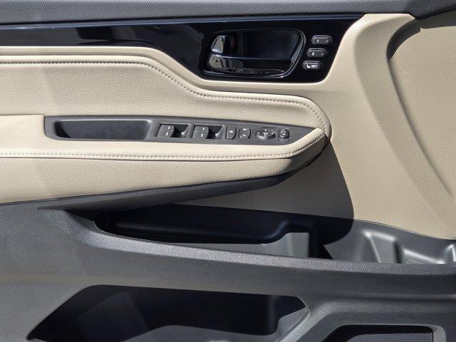 Photo of 2024 Platinum White Pearl Honda Odyssey