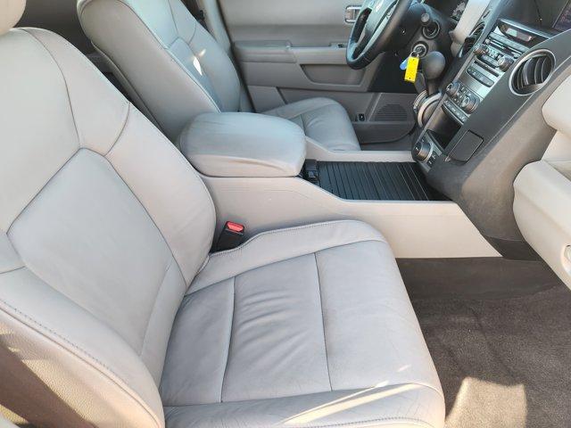 Photo of 2013 Taffeta White Honda Pilot