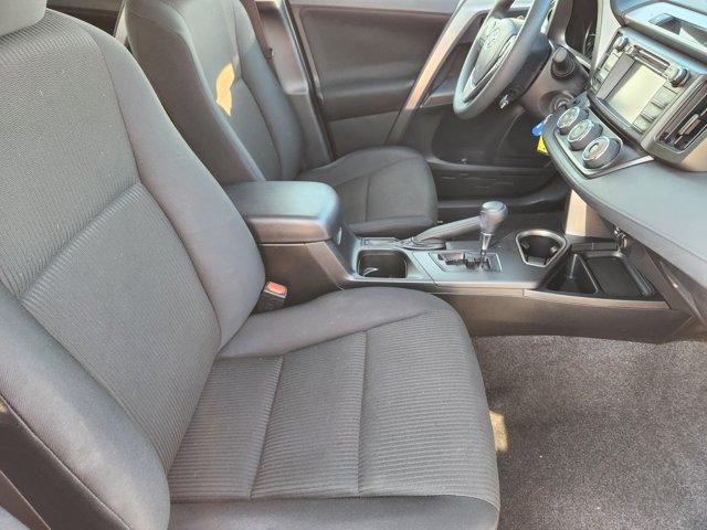 Photo of 2018 Super White Toyota RAV4