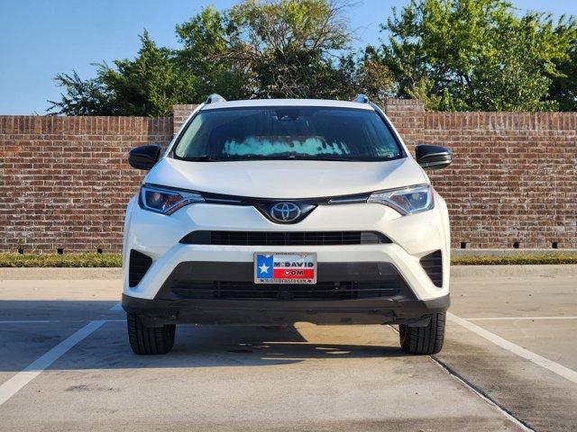 Photo of 2018 Super White Toyota RAV4