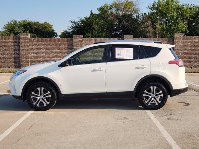 Photo of 2018 Super White Toyota RAV4