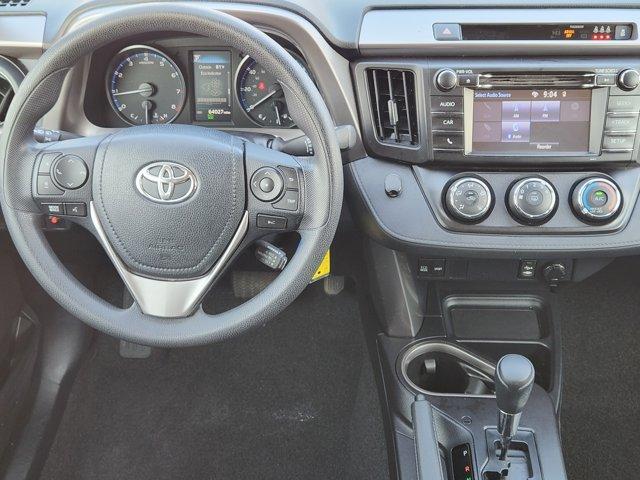 Photo of 2018 Super White Toyota RAV4