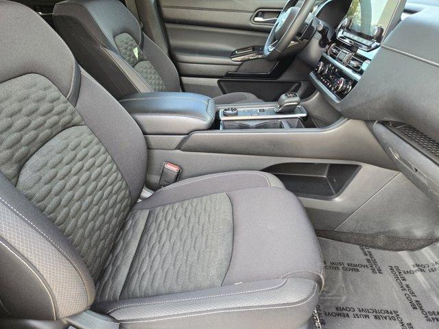 Photo of 2022 Black Nissan Pathfinder