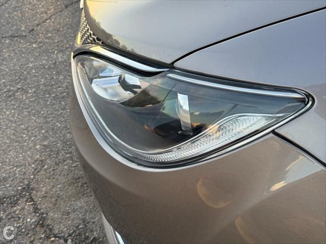 Photo of 2017 Molten Silver Chrysler Pacifica