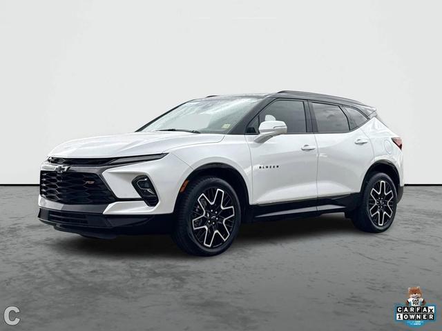 Photo of 2023 Iridescent Pearl Tricoat Chevrolet Blazer