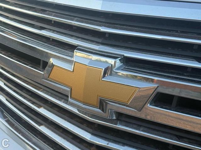 Photo of 2018 Iridescent Pearl Tricoat Chevrolet Suburban