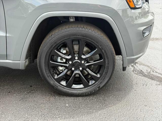 Photo of 2022 Sting-Gray Clearcoat Jeep Grand Cherokee