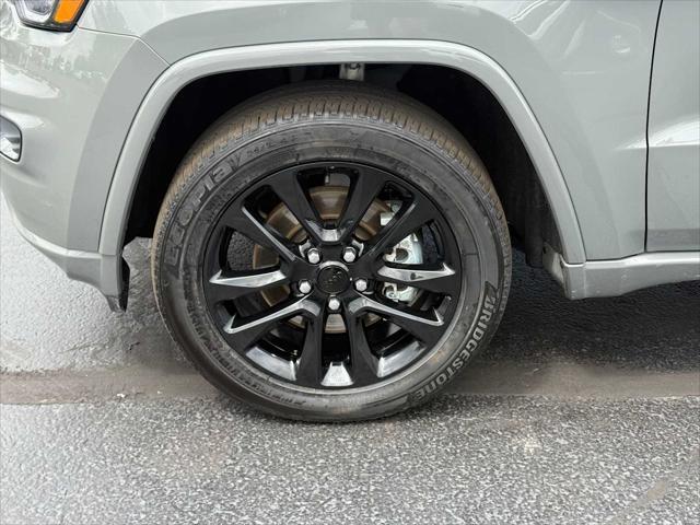 Photo of 2022 Sting-Gray Clearcoat Jeep Grand Cherokee