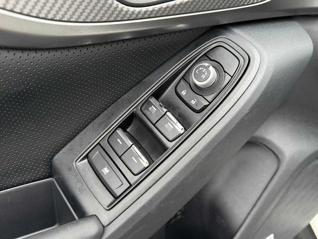 Photo of 2022 Crystal White Pearl Subaru Crosstrek