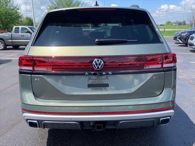 Photo of 2025 Avocado Green Pearl Volkswagen Atlas
