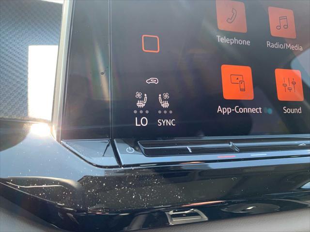 Photo of 2025 Avocado Green Pearl Volkswagen Atlas