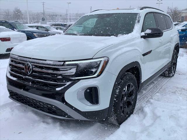 Photo of 2025 Pure White Volkswagen Atlas