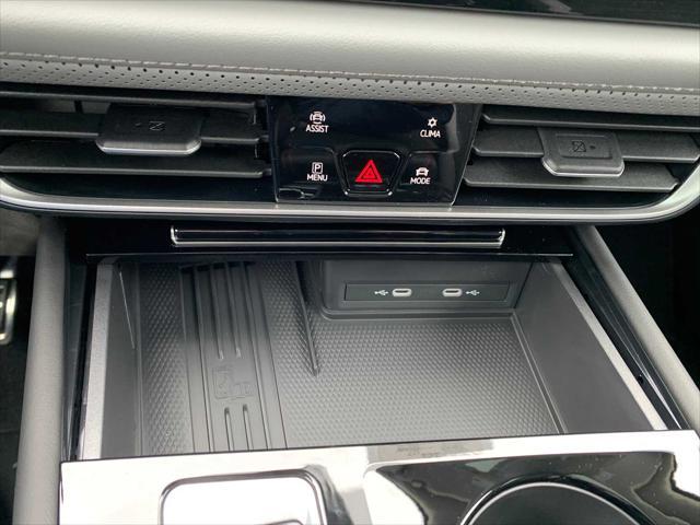 Photo of 2025 Pure White Volkswagen Atlas