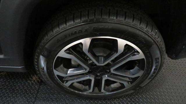 Photo of 2022 Granite Crystal Metallic Clearcoat Jeep Compass