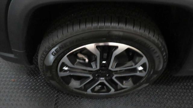 Photo of 2022 Granite Crystal Metallic Clearcoat Jeep Compass