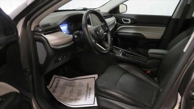 Photo of 2022 Granite Crystal Metallic Clearcoat Jeep Compass