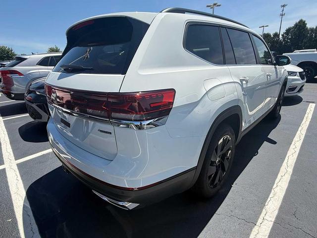 Photo of 2025 Pure White Volkswagen Atlas