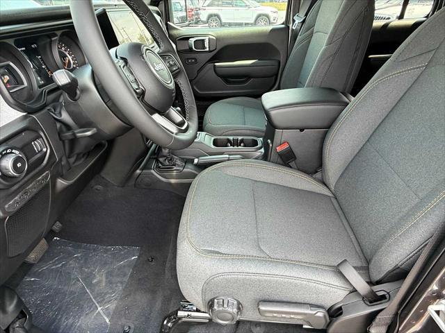 Photo of 2025 Granite Crystal Metallic Clearcoat Jeep Wrangler