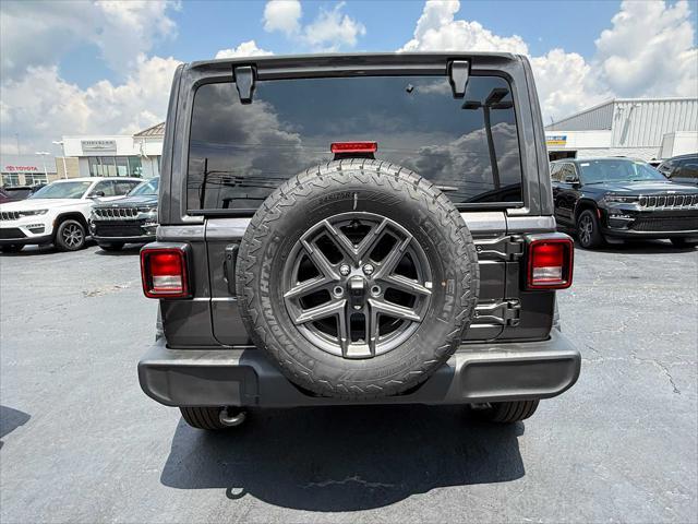 Photo of 2025 Granite Crystal Metallic Clearcoat Jeep Wrangler