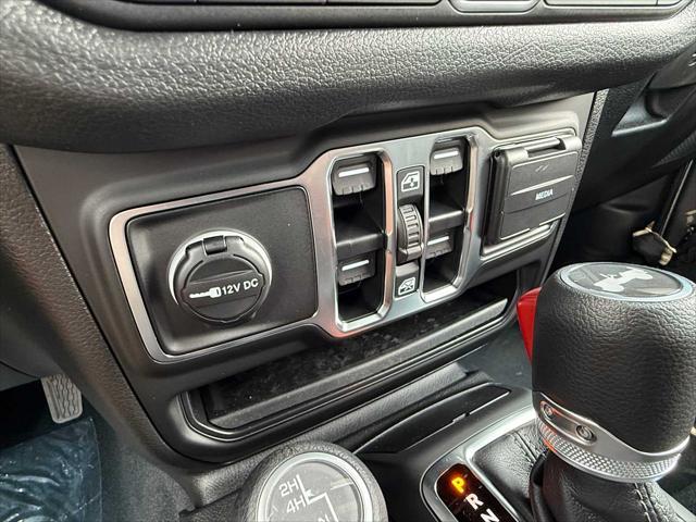 Photo of 2025 Granite Crystal Metallic Clearcoat Jeep Wrangler