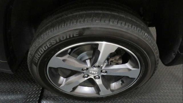 Photo of 2023 Baltic Gray Metallic Clearcoat Jeep Grand Cherokee