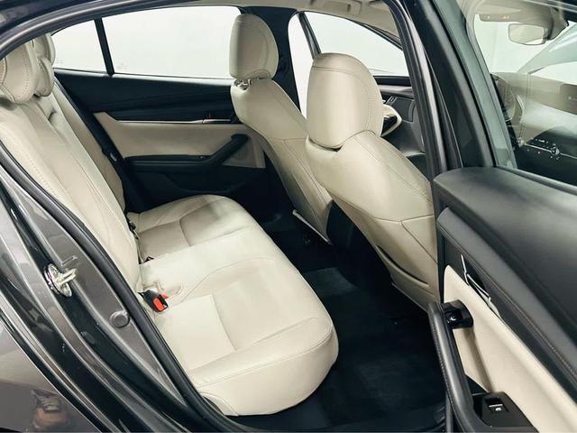 Photo of 2025 Machine Gray Metallic Mazda Mazda3