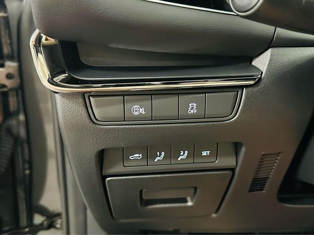Photo of 2025 Machine Gray Metallic Mazda Mazda3