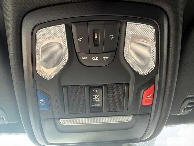 Photo of 2025 Diamond Black Crystal Pearlcoat RAM 1500