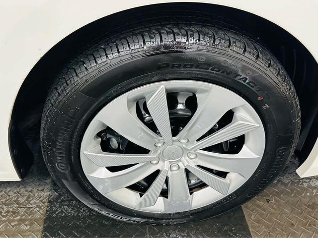 Photo of 2023 Crystal White Pearl Subaru Impreza