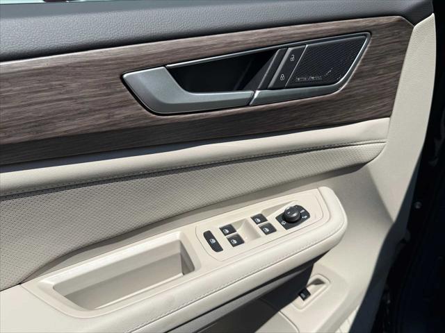 Photo of 2025 Deep Black Pearl Volkswagen Atlas