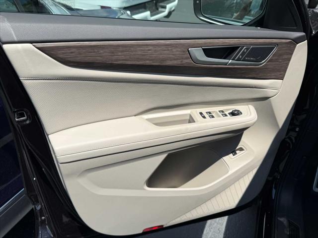 Photo of 2025 Deep Black Pearl Volkswagen Atlas